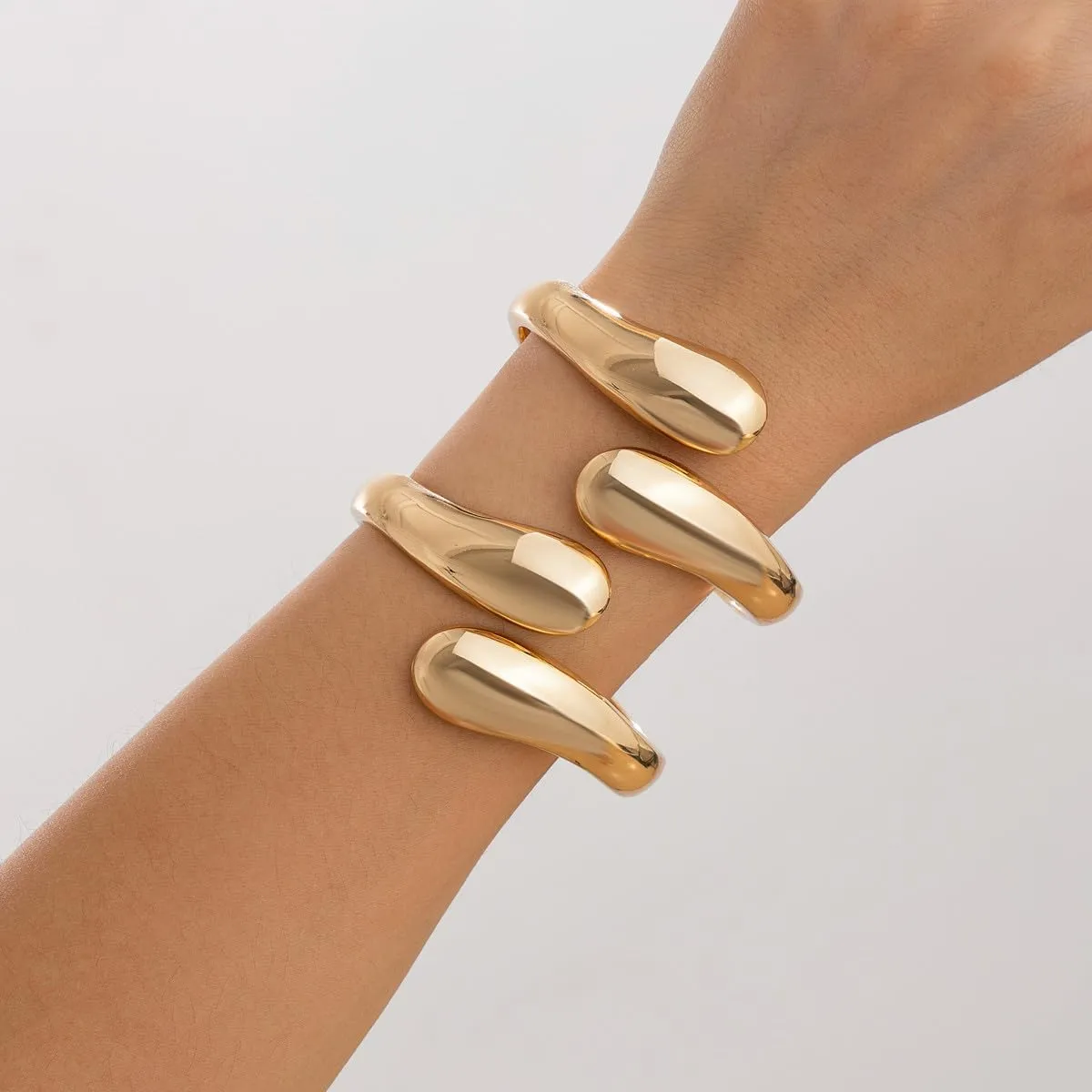 Gold Bangle Bracelets for Women Trendy Minimalist Chunky Cuff Statement Bracelet Stack 18K Gold Plated Thick Arm Cuffs Bangles Fashion Cute Jewelry